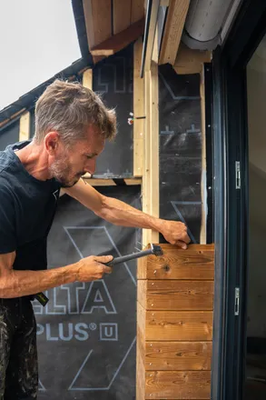 Artisan menuisier au travail, reportage d’entreprise Morbihan