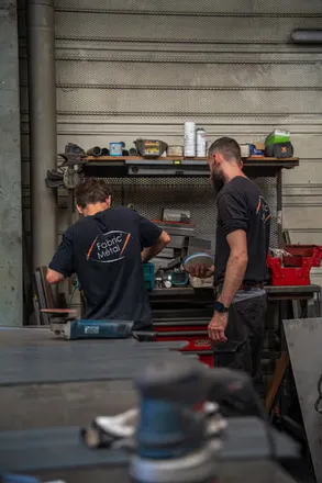 Salariés en atelier, reportage d’entreprise dans le Morbihan