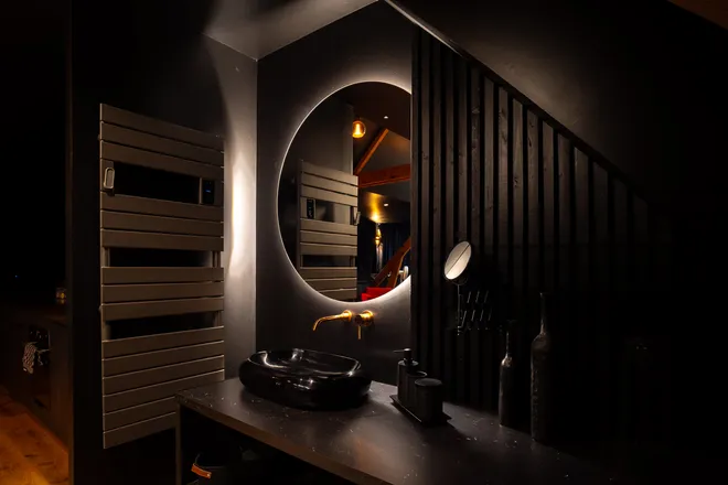 Salle de bains design d'une suite insolite dans le Morbihan