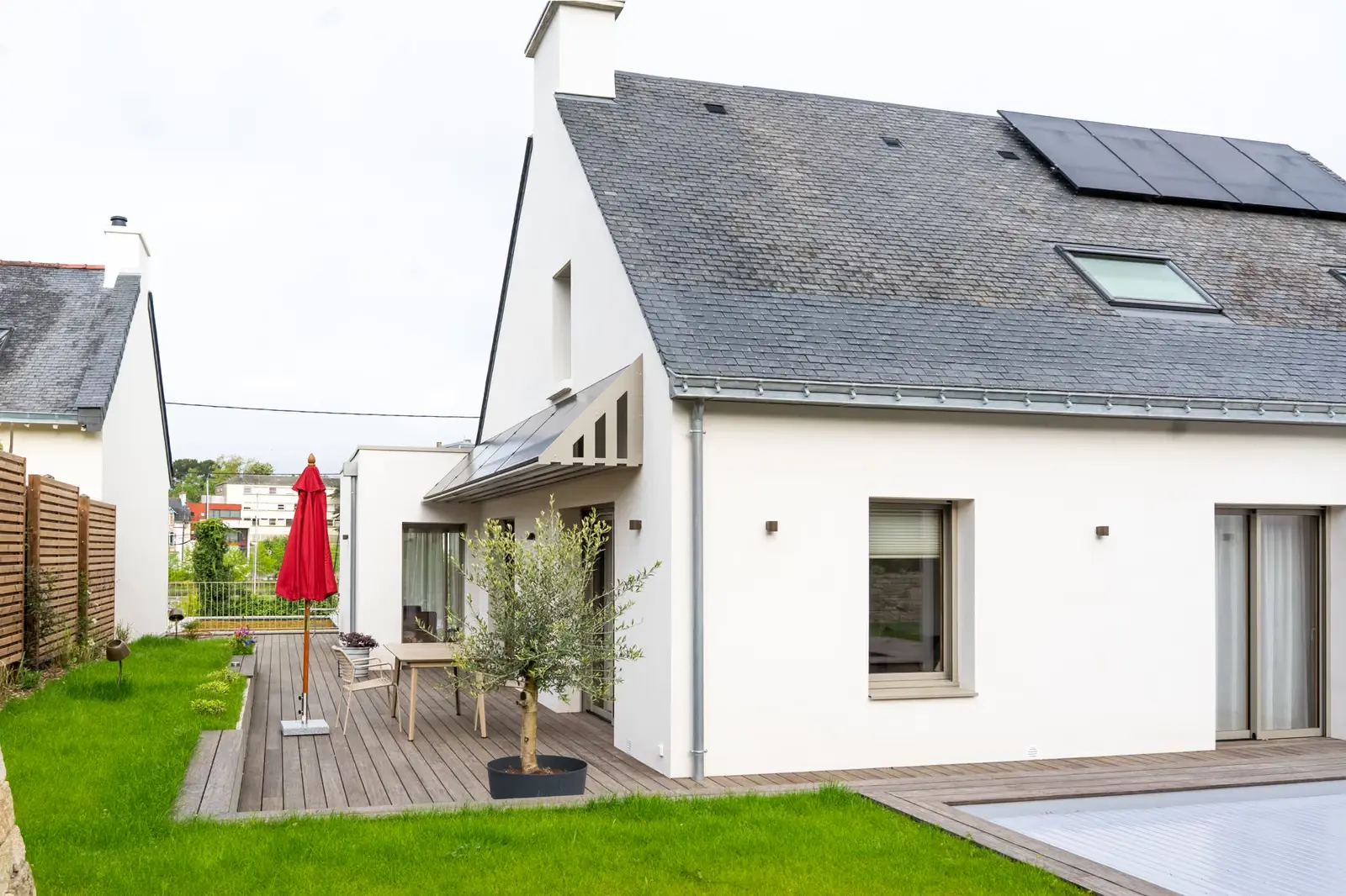 Maison néo-bretonne rénovée avec piscine et terrasse, Morbihan